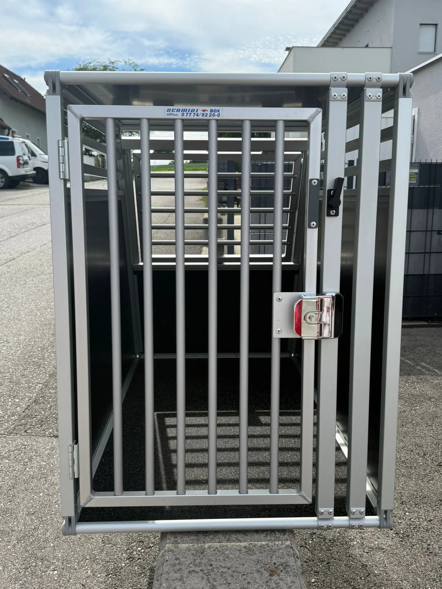 Gebrauchte Hundetransportbox von Schmidt Fahrzeugbau – Sehr guter Zustand