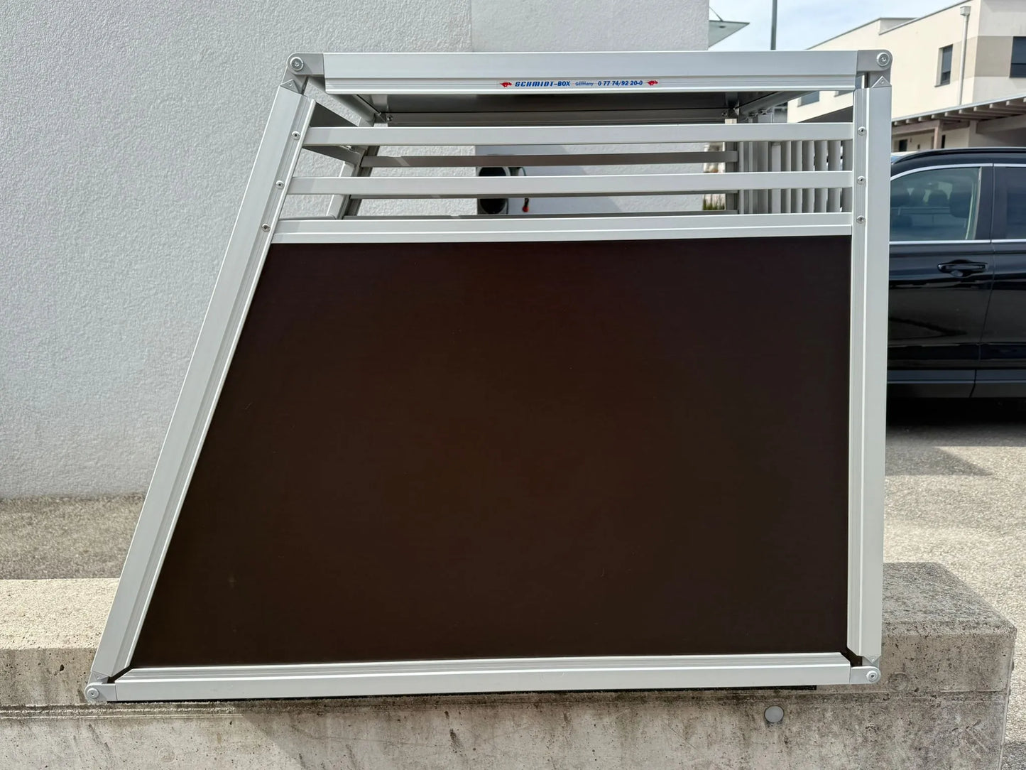 Gebrauchte Hundetransportbox von Schmidt Fahrzeugbau – Sehr guter Zustand